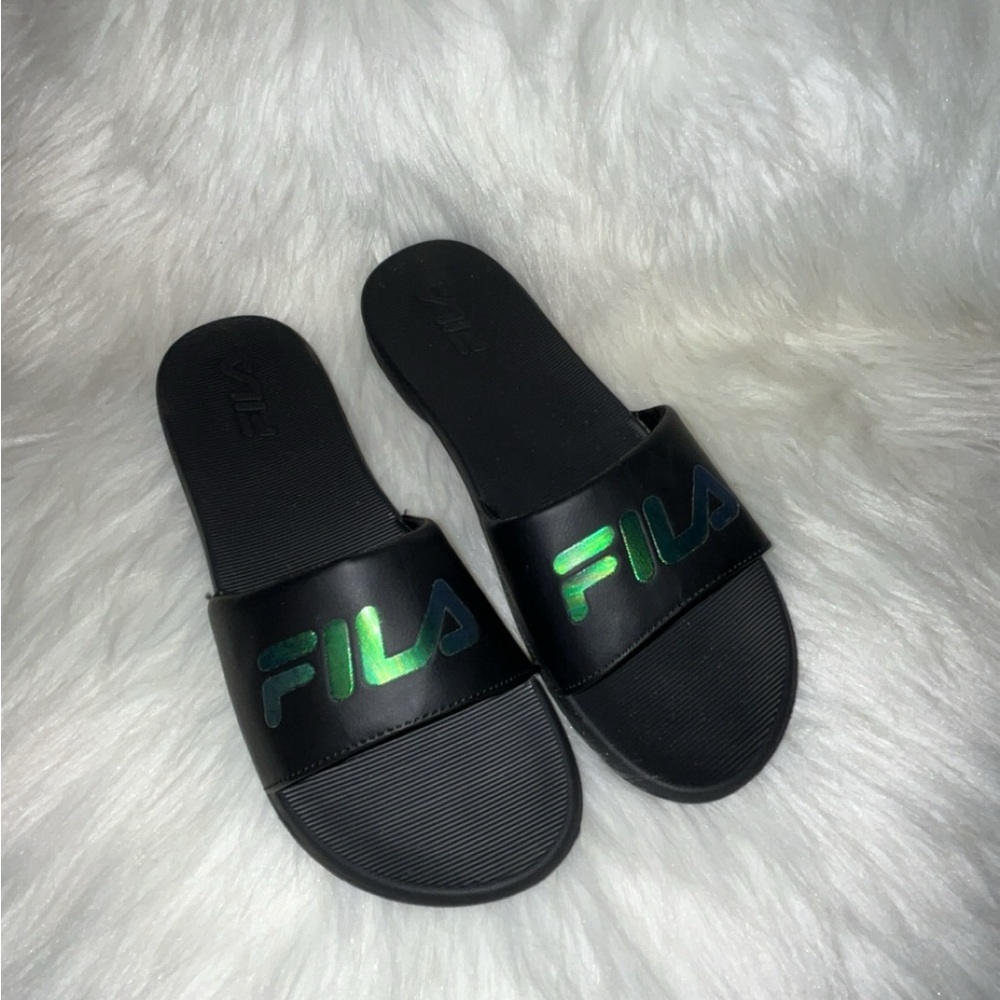Fila slides